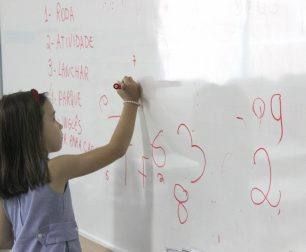 Students learn the spelling of numbers